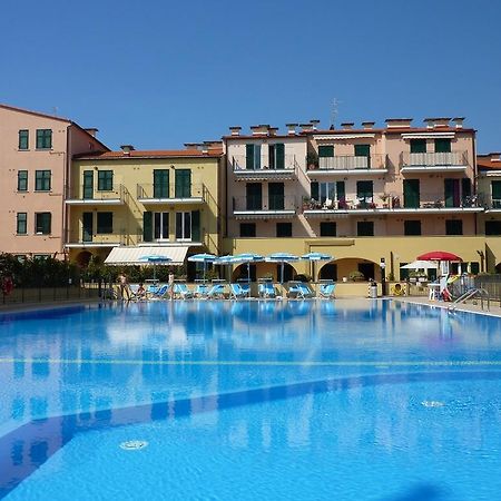 Appartamento Vista Mare Con Piscina Cala Di Sole إمبيريا المظهر الخارجي الصورة